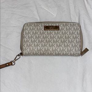 Authentic Michael Kors wristlet